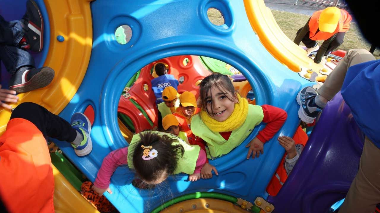 Meram'dan depremzede çocuklara MEGA ilgi