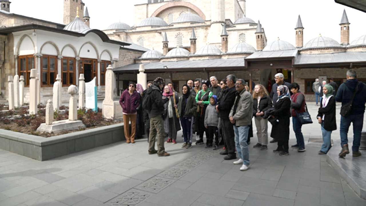 Selçuklu'nun depremzede misafirleri Konya'yı gezdi