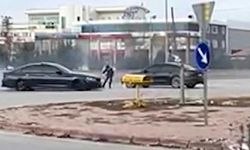 Biri yolu kapattı, diğeri drift attı! Sosyal medyaya video çekerken haber oldular