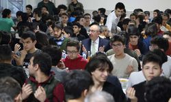 Yatılı öğrencileri sahura Başkan Kavuş kaldırdı