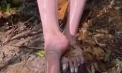 Aleyna Tilki'nin Bikinili Pozundaki Ayak Detayı Şaşırttı!