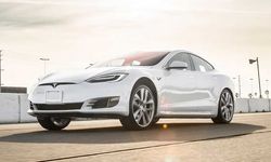 Tesla, Otopilot Sorununu Gidermek İçin 2 Milyon Aracını Geri Çağırıyor