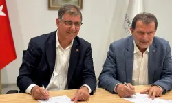 İzmir'de yüzler güldü, bir sözleşmeye daha imzalar atıldı