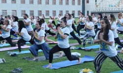 Stadın çimleri yogayla doldu