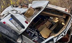 Hadim’de öğrenci servisi uçuruma yuvarlandı: 13 öğrenci ve sürücü yaralandı