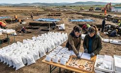 Otoyol Kazısında Dev Kelt Şehri ve Dev Hazine Bulundu