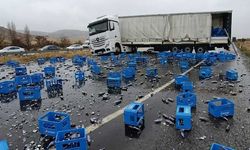 Karapınar’da TIR Refüje Girdi: Kolalar Yola Saçıldı