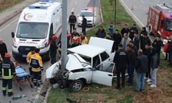 Kontrolden çıkan otomobil betona çarptı: 2 yaralı