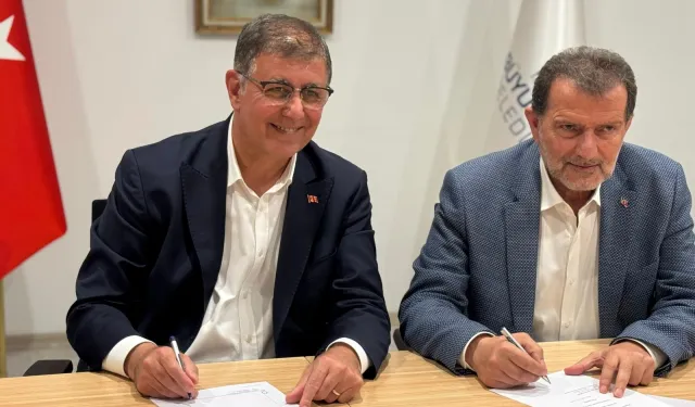 İzmir'de yüzler güldü, bir sözleşmeye daha imzalar atıldı