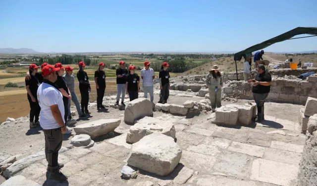 Konyalı Öğrenciler Lystra'yı Gezdi