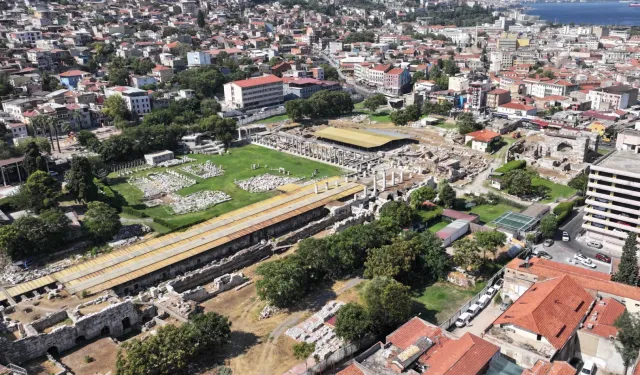 Smyrna'ya tarihi destek