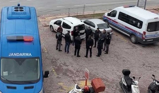 Konya Adliyesi Önünde Bıçaklı Saldırı Girişimi: Oğlu Saldırdı