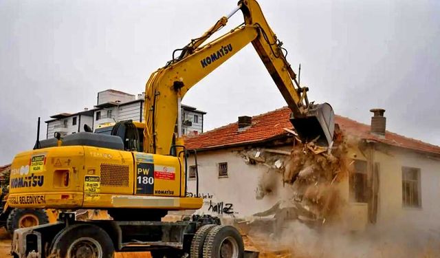 Ereğli’de Metruk Binalara Yıkım Operasyonu