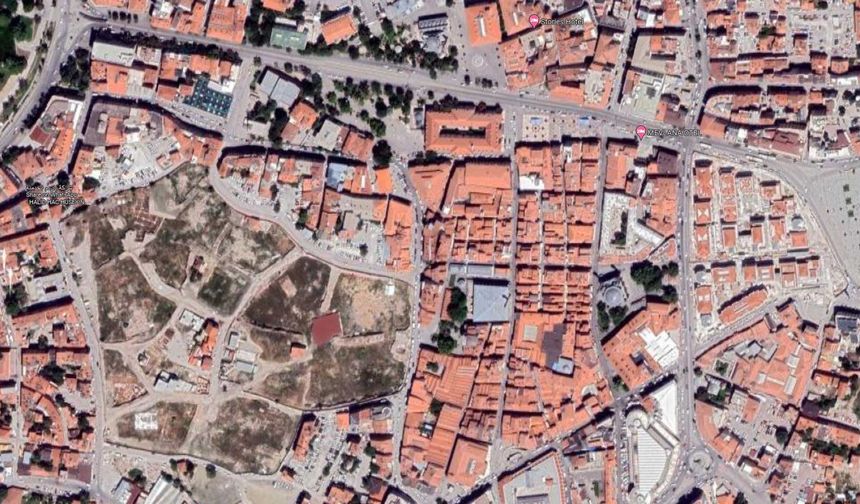 KONYA'DA KAT SAYISI ARTTIKÇA ARTTI
Türkiye'nin yatay mimarisiyle ünlenen şehirlerinden birisi olan Konya, 2001 yılından sonra adeta yüksek kat binalarla donatıldı. Yayınlanan istatistiklere göre Konya'da binaların yüzde 34,4'ü 6 kat ve üzeri. Geride kalan kat ortalaması ise şu şekilde: