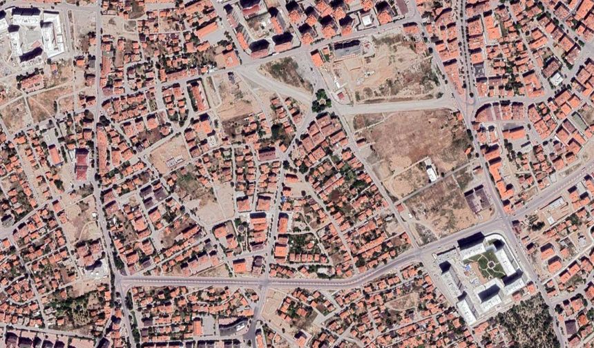 Türkiye İstatistik Kurumu Konya'nın konutlarıyla ilgili yeni bilgilerin bulunduğu istatistikleri paylaştı. Buna göre Konya'da yaşayan nüfusun yüzde 47,8'i 2001 yılı öncesinde yapımı tamamlanan binalarda yaşıyor.