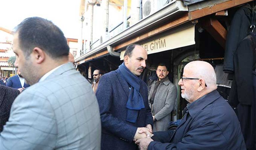Başkan Altay, "Belediye Başkanlarımız Mustafa Kavuş, Hasan Kılca, Ahmet Pekyatırmacı ile birlikte Kapu Camiinde Cuma sonrası hemşehrilerimize ve esnafımıza, deprem sonrası zorlu süreçte destekleri için teşekkür ettik. 