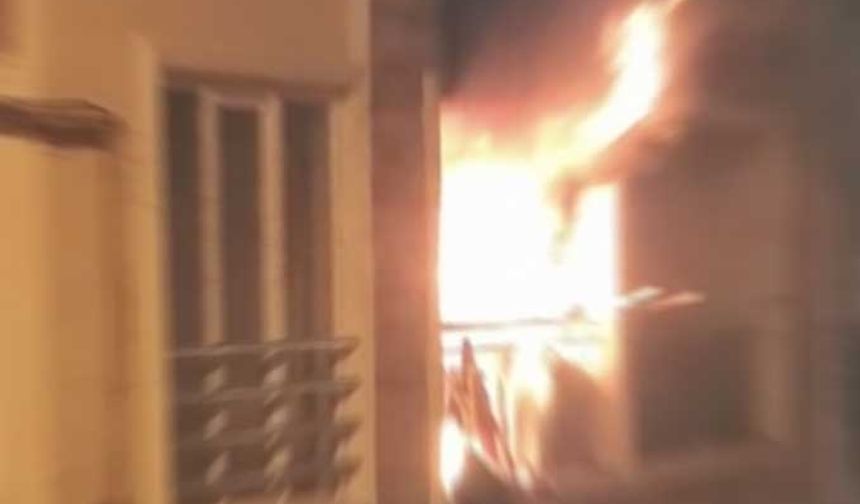 Karatay ilçesi Kalenderhane Mahallesi'nde Ömer Ruşani Sokak'ta bir evde yangın çıktı. İtfaiye ekiplerinin zamanında müdahalesi sonucu yangın söndürüldü.