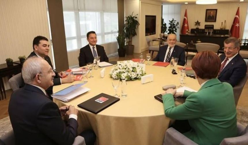 REUTERS: KILIÇDAROĞLU YIKICI DEPREMLERİ LEHİNE ÇEVİREBİLİR
Reuters, 14 Mayıs'ta düzenlenmesi planlanan seçimlerin Türkiye için 'tarihi' olduğu yorumunu yaparken, "Kılıçdaroğlu, eski bir devlet memuru olarak yıllardır devam eden ekonomik kriz ve artan enflasyonun yanı sıra geçen ay ülkenin güneyinde meydana gelen ve 46 binden fazla kişinin öldüğü, devlete eleştiriler yöneltilmesine yol açan yıkıcı depremleri lehine çevirebilir. Bununla birlikte bazıları enerjik bir eski ekonomist olan ve bir yolsuzluk karşıtı savaşçı olarak yükselen Kılıçdaroğlu'nun kampanyalardaki karizması sayesinde bir düzineden fazla seçim zaferi kazanan Erdoğan'ı yenilgiye uğratıp uğratamayacağından şüphe ediyor." ifadelerini kullandı.