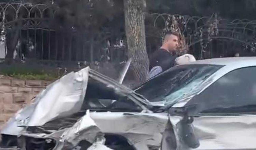 Görgü tanıklarının ifadelerine göre Meram istikametinden çarşı istikametine hareket halindeki otomobil istasyon Caddesi yan yoldan gelen ve ana caddeye çıkmaya çalışan araca çarptı.