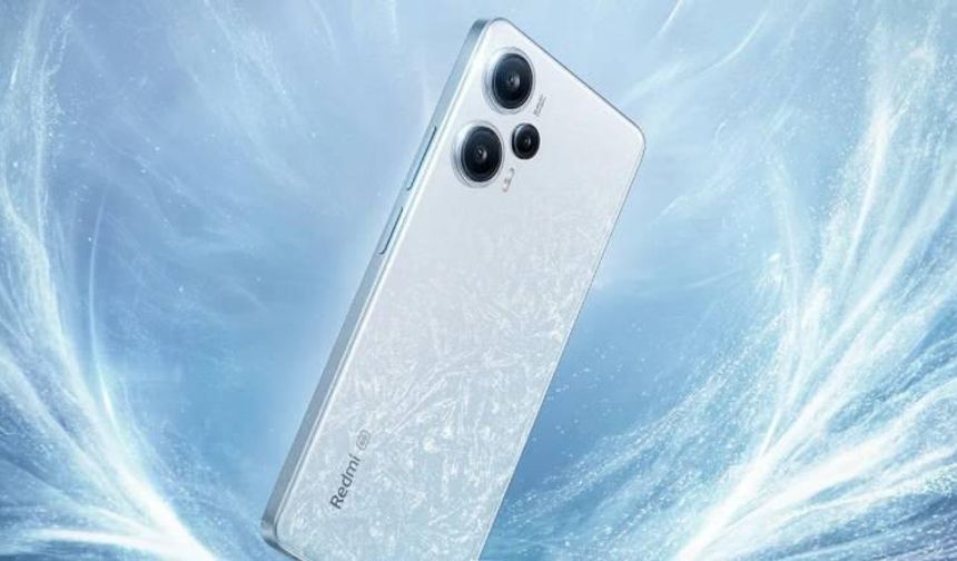 EKRAN ÖZELLİKLERİ
Redmi Note 12 Turbo, 12 bit esnek OLED bir ekrana sahip. 6.67 inç olan bu ekran FHD+ çözünürlük ve 1.000 nit parlaklık sunuyor. Ayrıca ekran 120Hz yenileme hızını da destekliyor.
Dolby Vision ve HDR10+ desteği sunan cihaz, merkeze hizalanmış delikli kesime, daha ince çerçevelere sahip ve yüzde 93,45 ekran gövde oranı sunuyor. Ayrıca akıllı telefonun dayanıklılığını artırmak için dokuz adet iç ve dış gövde koruması ile donatılmıştır.