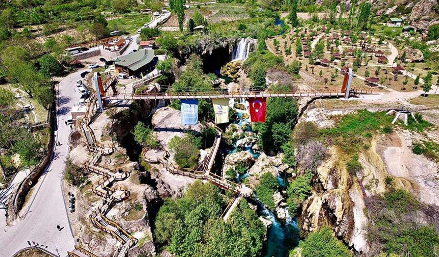 Yine Konya’nın bütün meseleleriyle ilgilenen Sanayi Komisyonu Başkanımız Ziya Altunyaldız bey de bu dönemde inşallah mecliste önemli görevleri üstlenecek. Birlikte Konya’mıza hizmet etmeye çalışacağız.