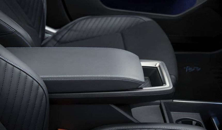 Renault Scenic E-Tech, Renault-Nissan-Mitsubishi İttifakı tarafından geliştirilen CMF-EV platformu üzerine inşa edildi.
