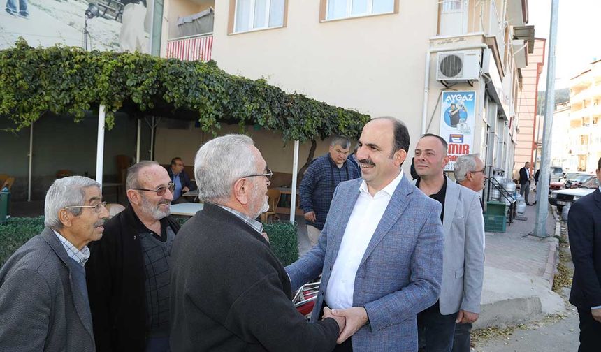 İlçe ve mahalle ziyaretleri kapsamında sık sık Konyalılarla bir araya gelmeye özen gösterdiklerini ve işletmeleri ziyaret ederek fikir alışverişinde bulunduklarını ifade eden Başkan Altay, yaptığı açıklamada şunları kaydetti: