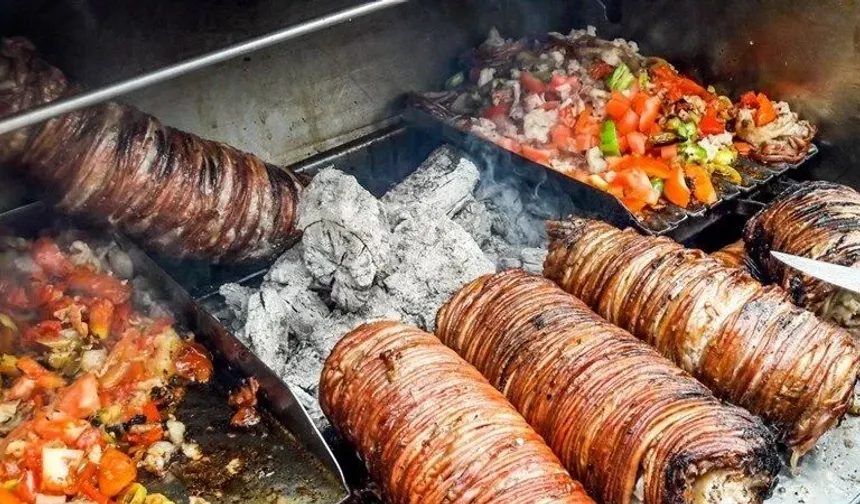 Türk sokak lezzetlerinden kokoreç listeye 79. sıradan girdi. Ancak kokoreçin, Yunan lezzeti olarak 'Kokoretsi' ismiyle listeye girmesi dikkat çekti.