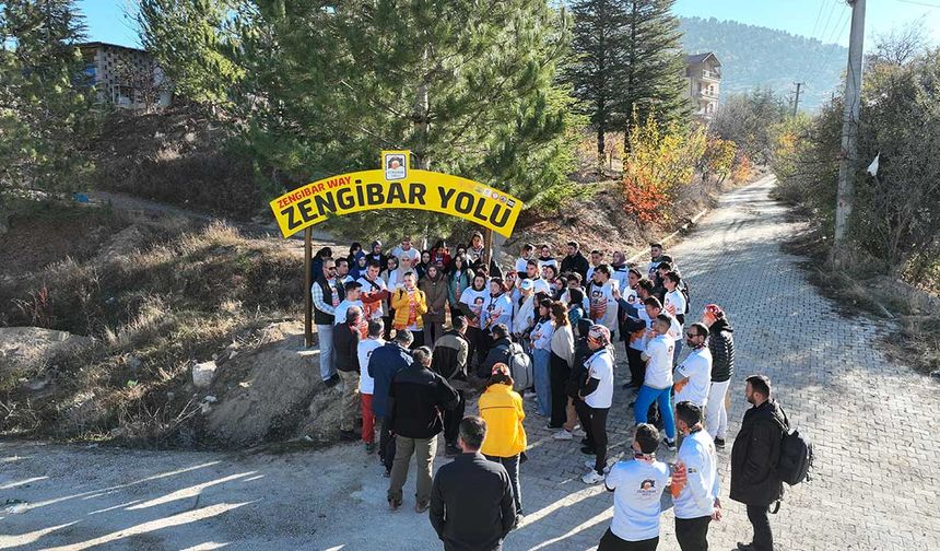 Konya Büyükşehir Belediye Başkanı Uğur İbrahim Altay, Zengibar Yürüyüş Yolu'nun Türkiye'nin doğa ve tarihini bir araya getiren yeni bir yürüyüş rotası olacağını belirterek, tarih ve doğa meraklılarını bu benzersiz rotayı keşfetmeye davet etti.