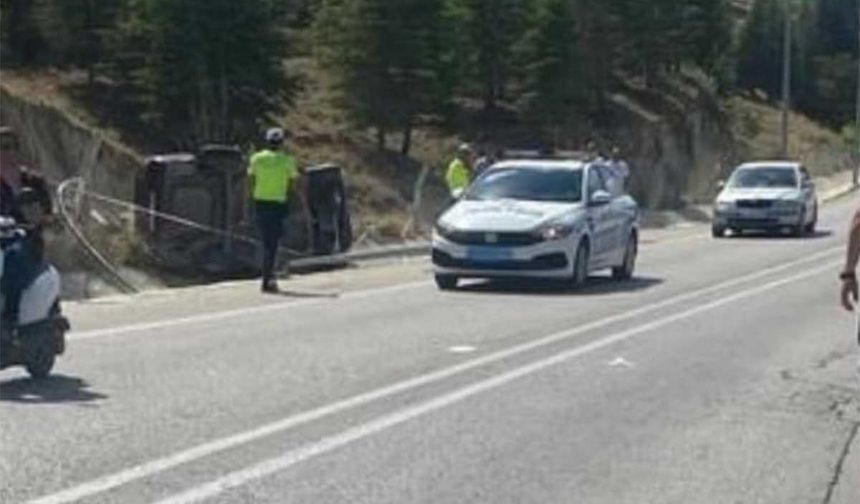 Şehrin en hareketli bölgelerinden Sille mevkiinde takla atan araç.