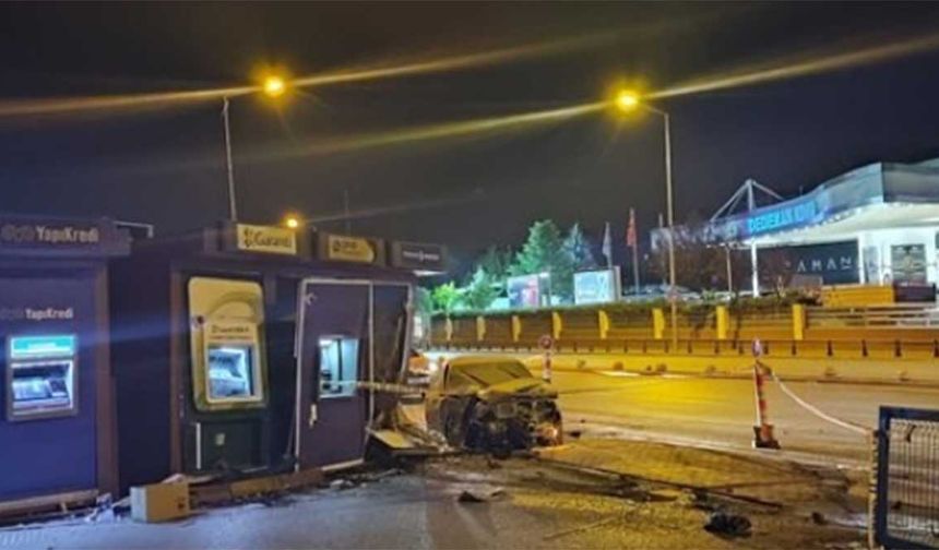 Görgü tanıkları Sille istikametinden çarşı istikametine doğru yarış yapan iki aracın göbekte birbirine çarpması sonucu kazanın meydana geldiğini söyledi.