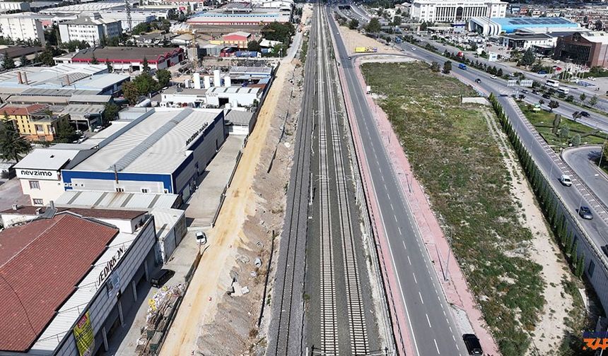 Ulaşımda Dünya Standartları
Konya’nın raylı sistem ağı 2024 yılında 27 kilometreden 105 kilometreye çıkarılıyor. Adliye-Şehir Hastanesi-Stadyum Tramvay Hattı’nın yapımı sürerken, KONYARAY Banliyö Hattı ve yeni köprülü kavşaklarla şehir trafiği rahatlatılıyor.