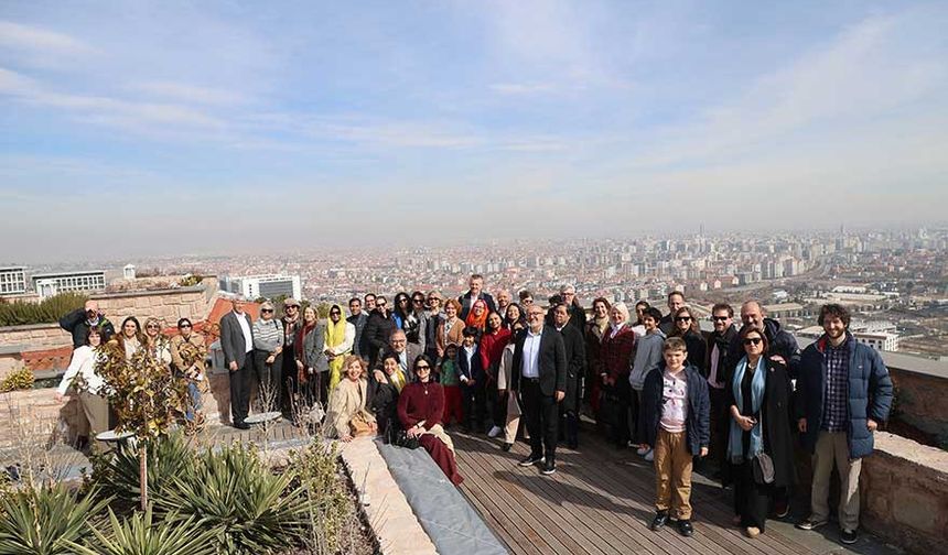 Avustralya’nın Ankara Büyükelçisi Miles Robert Armitage, Konya’daki deneyimlerini paylaşarak, "Buraya adeta dünya yansıyor. Birçok turist burada. Bunu ailecek hissetmek çok güzel," dedi. İsviçre’nin Ankara Büyükelçisi Guillaume Bertrand Scheurer, Konya’nın hem tarihî hem de modern yüzünü bir arada görmenin kendileri için büyük bir şans olduğunu belirtti.


