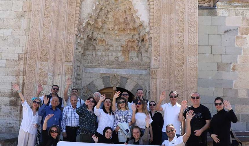 Alaaddin Camii, İnce Minareli Medrese, Karatay Medresesi, Tarihi Bedesten, Bilim Merkezi, Panorama Konya Müzesi, Tropikal Kelebek Bahçesi, Darülmülk Sergi Sarayı, ve Eşrefoğlu Camii gibi önemli yapılar İranlı turizmcilerin büyük ilgisini çekti.
