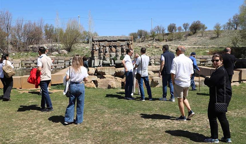 Başkan Altay, konuşmasının devamında şu mesajı verdi:

“Burada bulunan sektör temsilcileriyle kurulacak iş birlikleri, sadece turizm hareketliliğini değil, kültürel ve ekonomik ilişkileri de güçlendirecektir. Konya’nın kapıları sizlere her zaman açıktır. Bu güçlü adımların, hem şehrimiz hem de İranlı paydaşlarımız için büyük fırsatlar doğuracağına yürekten inanıyorum.”
