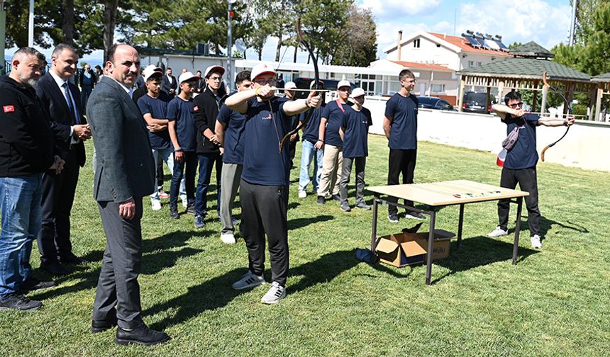 Yarınlarımızı emanet edeceğimiz gençlerimizin gelişimi için çalışmayı sürdüreceğiz” dedi.