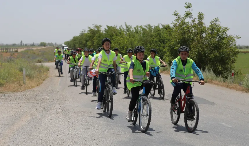 Bisbulans ilçeleri gezdi gençler pedal çevirdi
