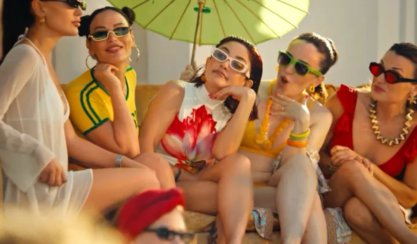 Melek Mosso Yazı Bitirdi Yeni Şarkıyı Çıkardı