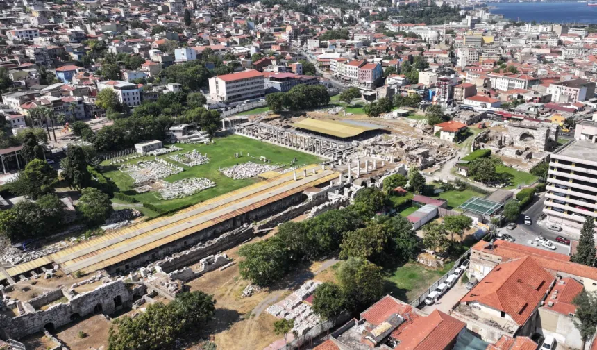 Smyrna'ya tarihi destek