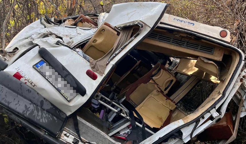 Hadim’de öğrenci servisi uçuruma yuvarlandı: 13 öğrenci ve sürücü yaralandı