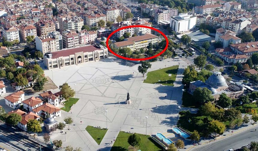 KONYA'NIN TARİHİ OKULU YIKILIYOR
