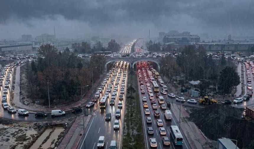 KONYA'DA BU ALIŞKANLIKLAR TRAFİĞİ FELÇ EDİYOR