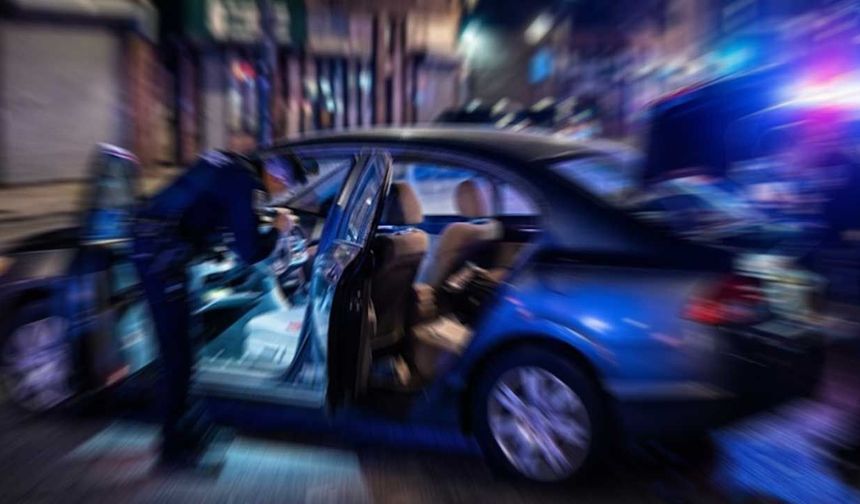 OTOMOBİLDEN CEPHANELİK ÇIKTI