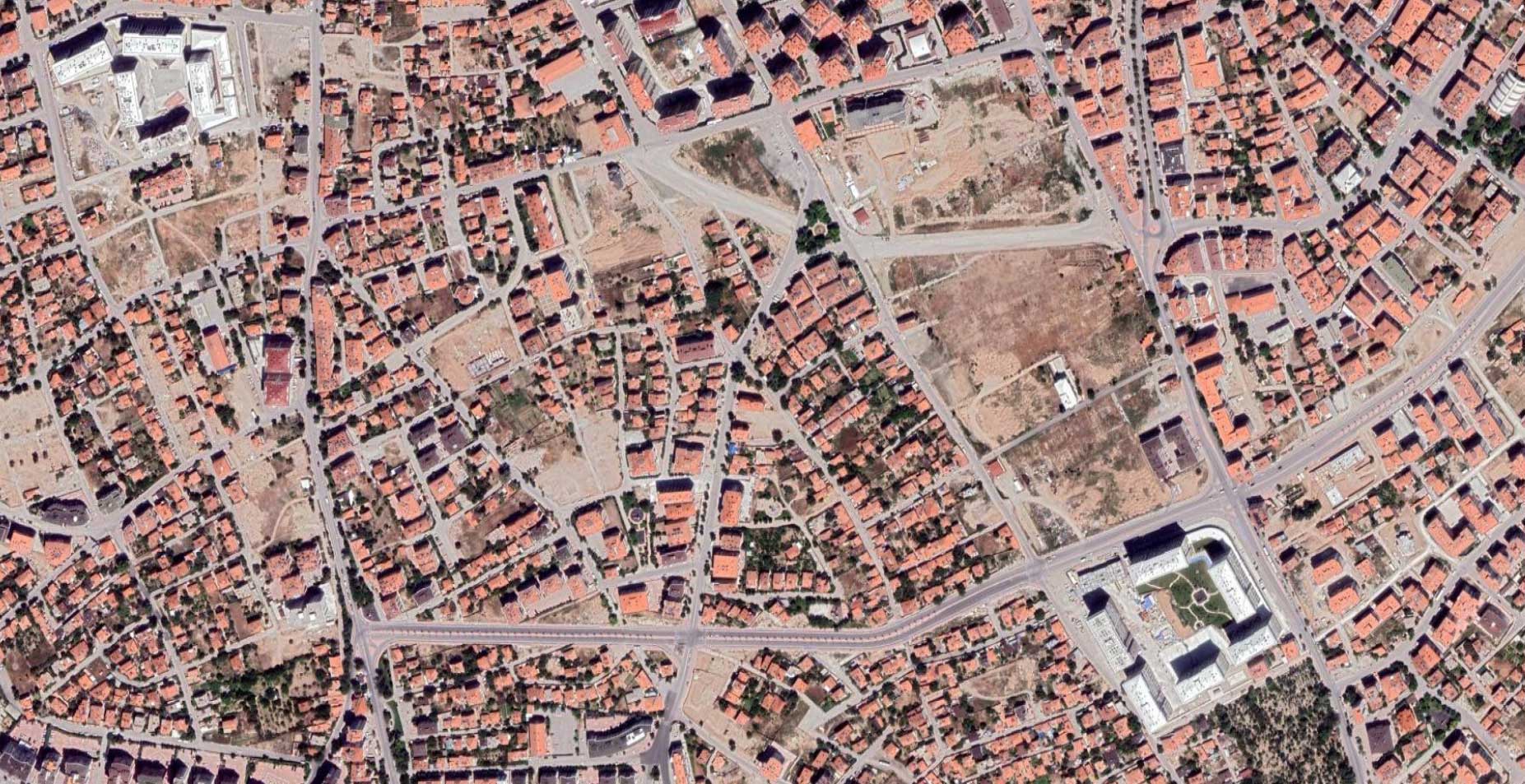 Türkiye İstatistik Kurumu Konya'nın konutlarıyla ilgili yeni bilgilerin bulunduğu istatistikleri paylaştı. Buna göre Konya'da yaşayan nüfusun yüzde 47,8'i 2001 yılı öncesinde yapımı tamamlanan binalarda yaşıyor.