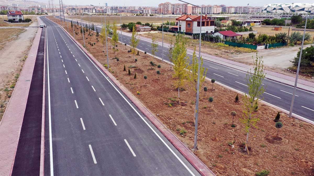 Konya'da 3 yolda hız sınırı değişti. Buna göre Meram ve Selçuklu ilçesindeki 3 cadde yerleşim yeri olarak kabul edilerek hız sınırları değiştirildi.