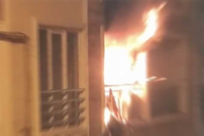 Karatay ilçesi Kalenderhane Mahallesi'nde Ömer Ruşani Sokak'ta bir evde yangın çıktı. İtfaiye ekiplerinin zamanında müdahalesi sonucu yangın söndürüldü.