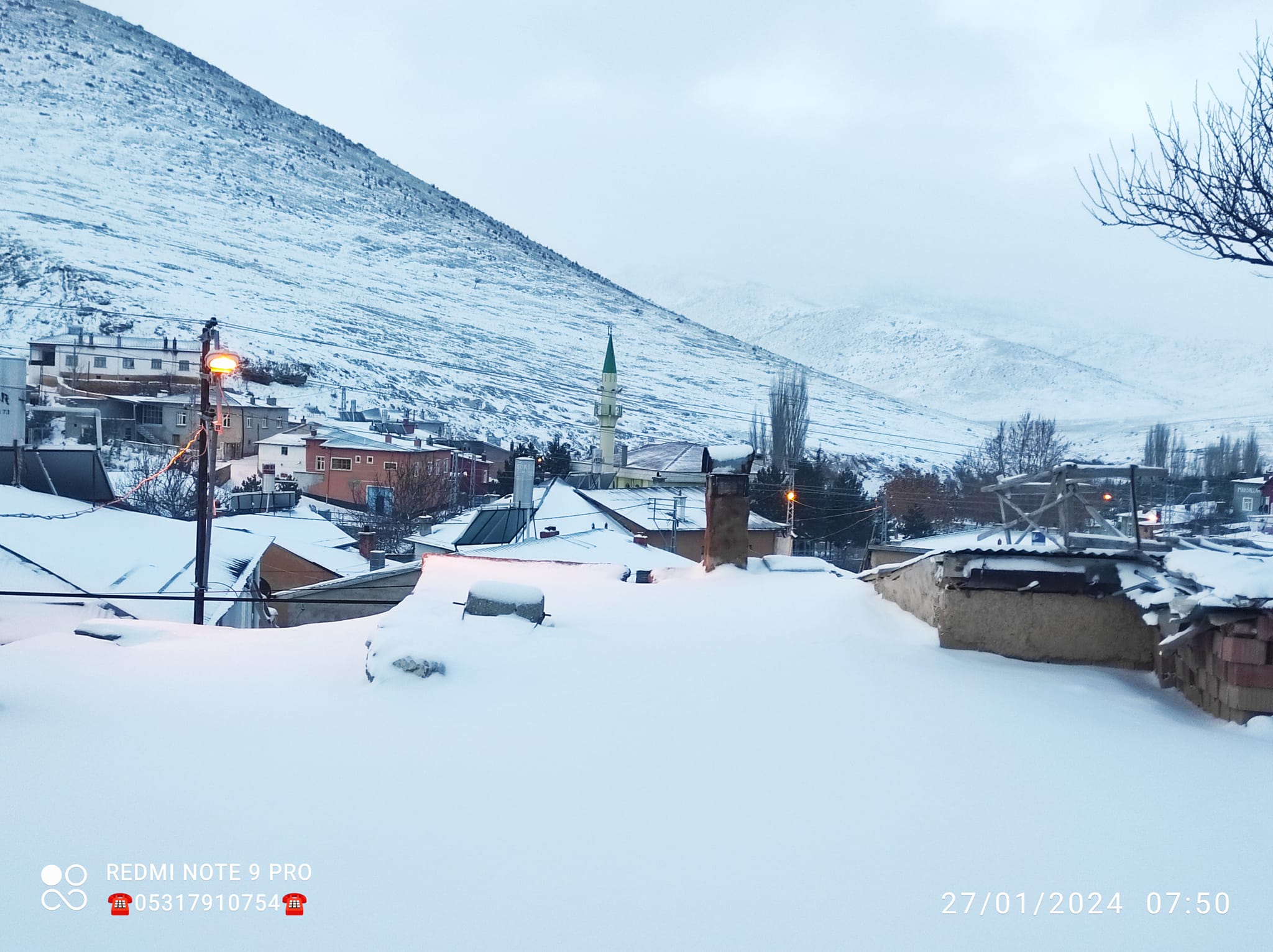Meteoroloji İşleri'nin tahminlerine göre Konya'da Pazartesi ve Salı günleri aralıksız kar yağışı görülecek. Yayınlanan tahminlerde kar yağışı gece yarısından itibaren başlayacak ve Salı günü de sürecek.