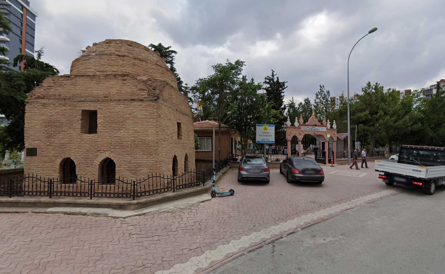 Tekke Mezarligi