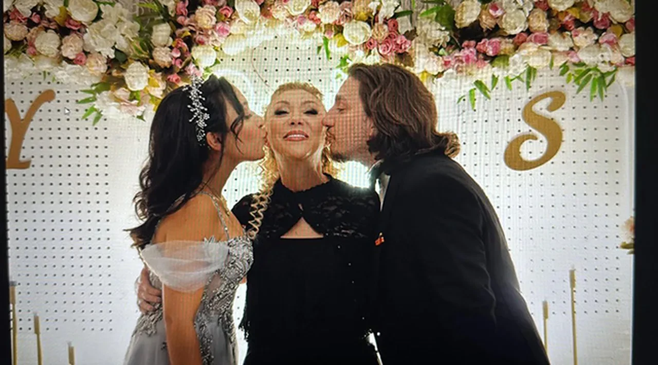 Son Dakika Unlu Sanatci Gullu Hayatini Kaybetti 3251598 202509260726 3