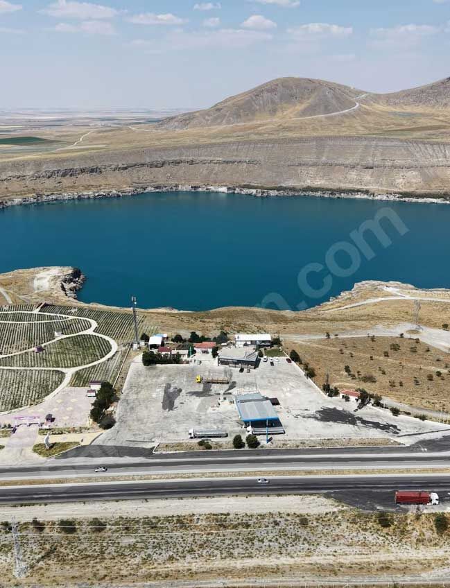 Göl Manzaralı Petrol